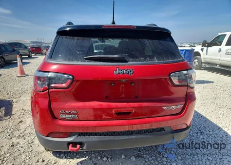 2019 Jeep Compass Trailhawk z USA, uszkodzony, nr VIN 3C4NJDDB4KT686152